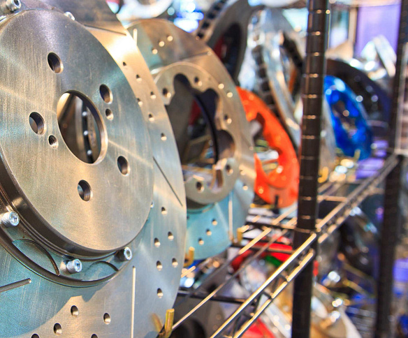 «Главные партнеры — из Китая». Автодилеры оценили эффект от новых санкций